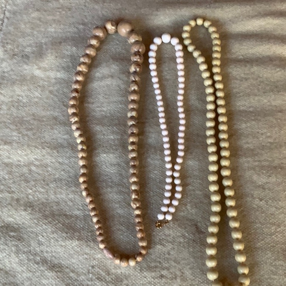 Vintage Three strands of beige beads